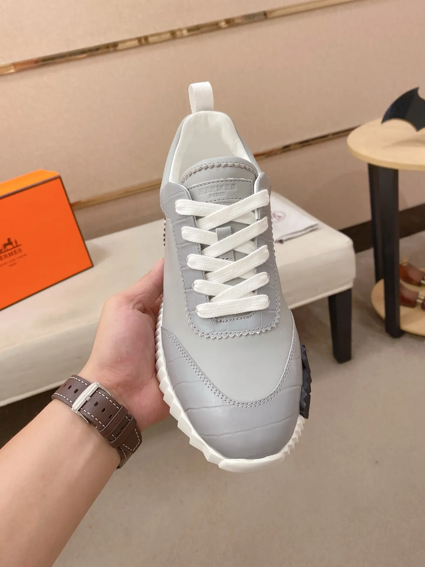 Men's clothing and shoes💰: 640💰《HERMES》【Classic Original Version】Hermès; Top 🔝 Purchasing Agency 🔍🔍Men's latest 🇺🇸 counters are on sale simultaneously, original imported from Italy ▲▲First-layer cowhide with suede cowhide ▲▲ (high-end and expensive Qi·Grade) Exquisite workmanship (Italian 🇮🇹Imported water-dyed 🐂cowhide lining) Sole: Original sole provided by the original factory, ⚠️Exclusive double-layer activity·TPR·Rubber·Combined molded outsole; Super·comfortable·wear-resistant·non-slip·environmental protection The real thing is more beautiful if you take the real thing (high quality, follow the order), you can enter and exit the counter at will * Code number: 39·40·41·42·43·44# (can be customized 38.45.46.)